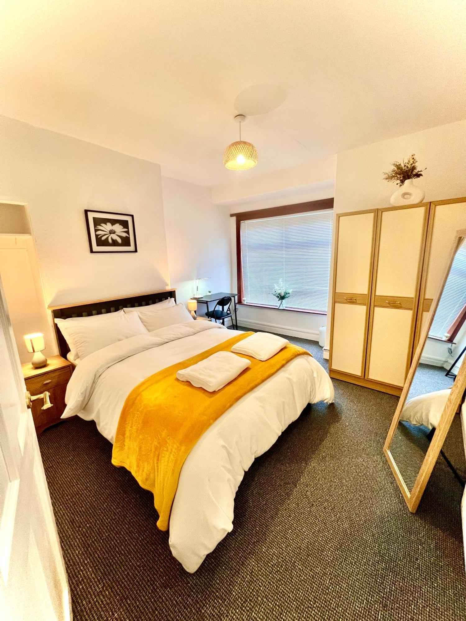 Homestay Centre Located Space With Free Wifi